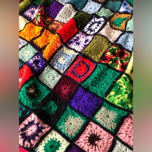 1970s Hand Crocheted Granny Square Blanket - Picture 9 of 15